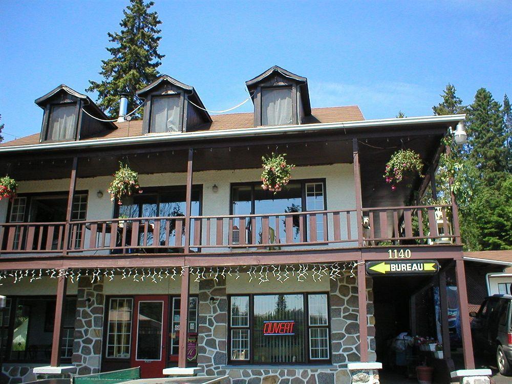 Motel Des Pays D'En Haut Val-David Exteriör bild