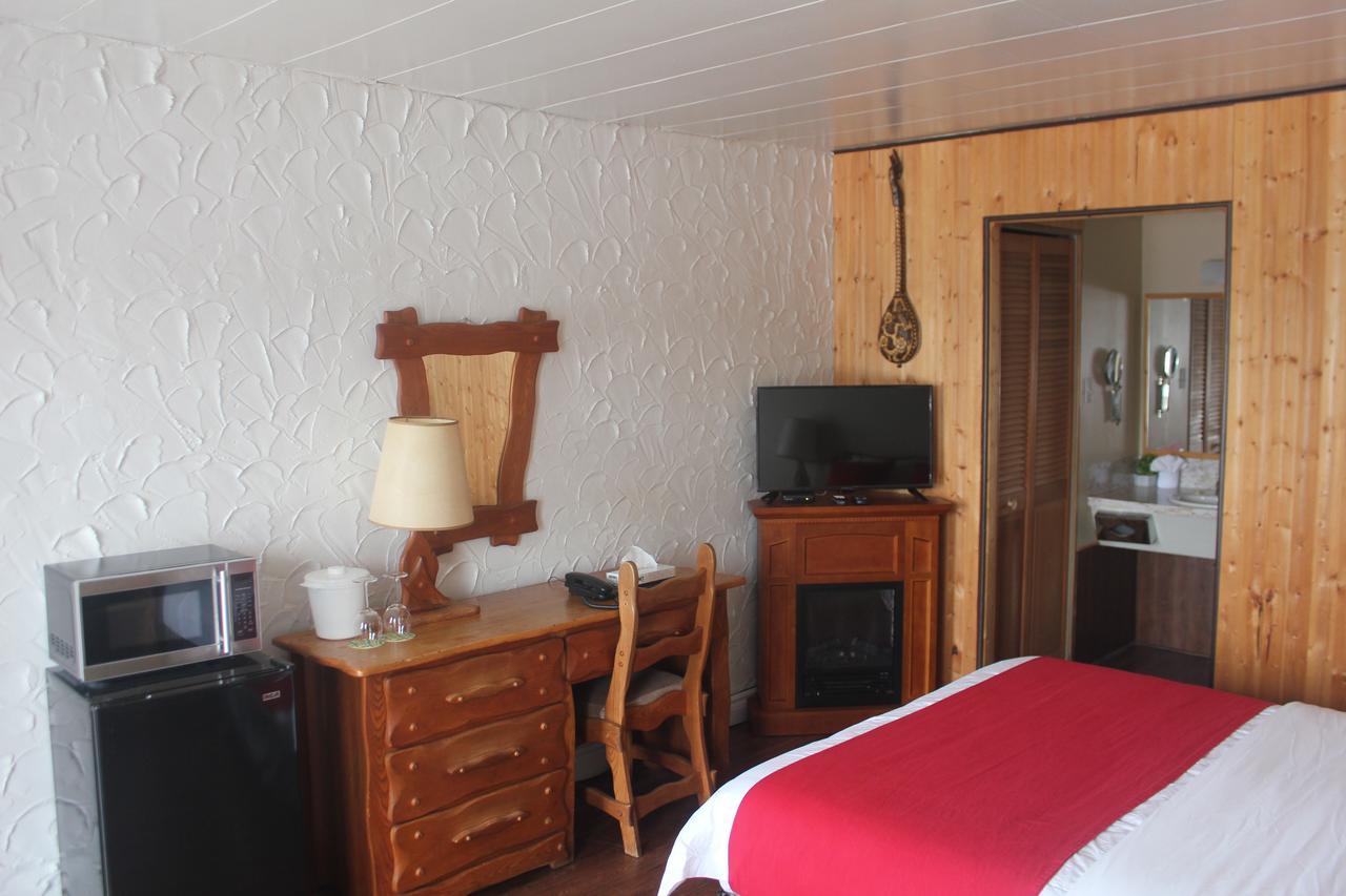 Motel Des Pays D'En Haut Val-David Exteriör bild