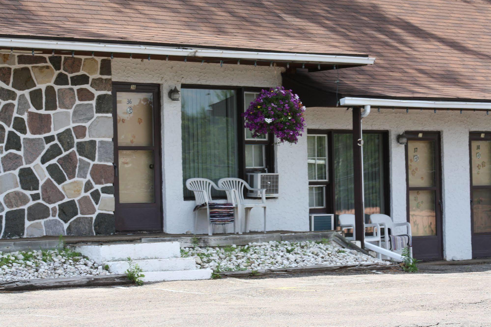 Motel Des Pays D'En Haut Val-David Exteriör bild
